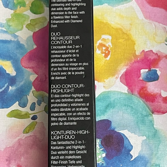 Contour & Highlight Duo and Lip Gloss - Picture 8 of 8